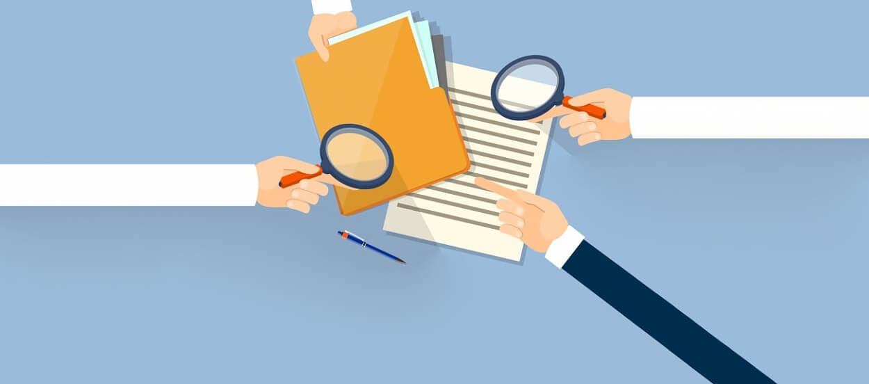 Specialisten voor het verwijderen BKR registratie BKR kayıtlarını inceleyen 4 kişi